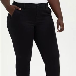 COPY - Torrid Crop Chino - Twill Black